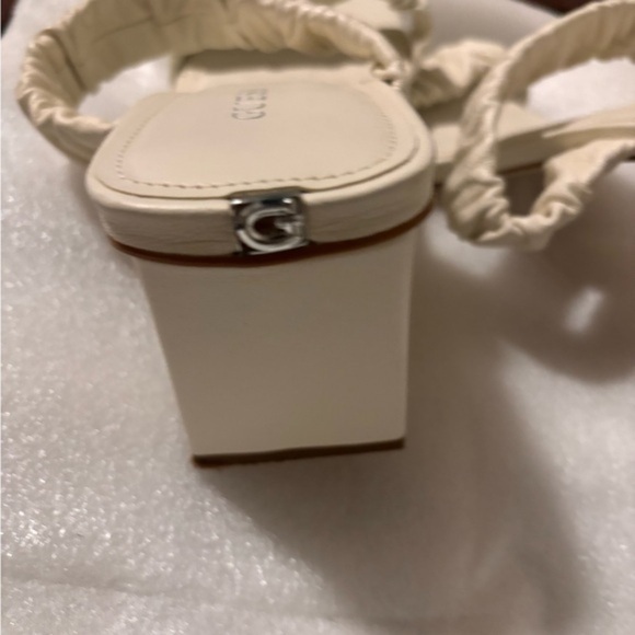 Guess white sandals in good condition - Picture 3 of 6